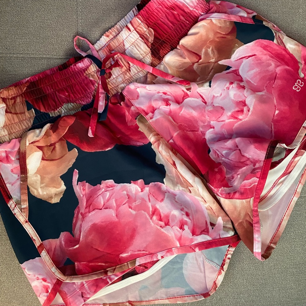 Albion lunge shorts size medium in peony